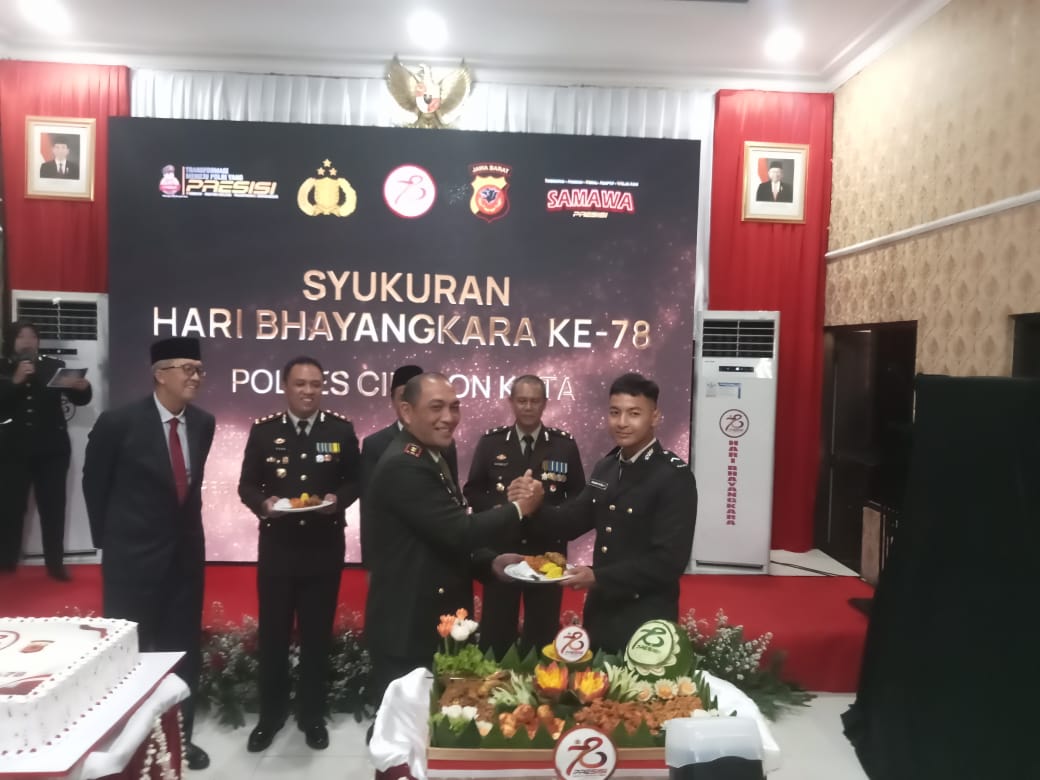 Dandim 0614/Kota Cirebon Hadiri Upacara HUT Bhayangkara Ke-78 Tingkat Polres Cirebon Kota.