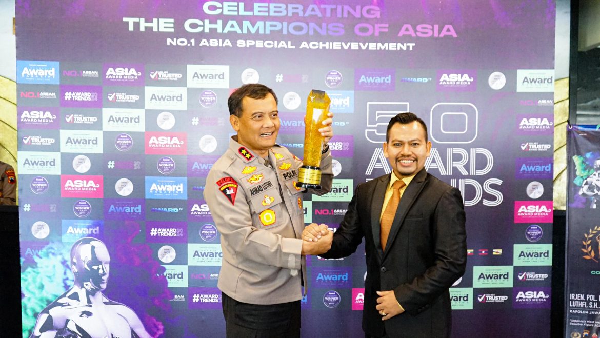 Indonesia Award Magazine berikan Penghargaan Pemimpin Yang Sangat Menginspirasi Dan Bernilai Di Indonesia Tahun 2024 Kepada Irjen Pol Ahmad Luthfi*