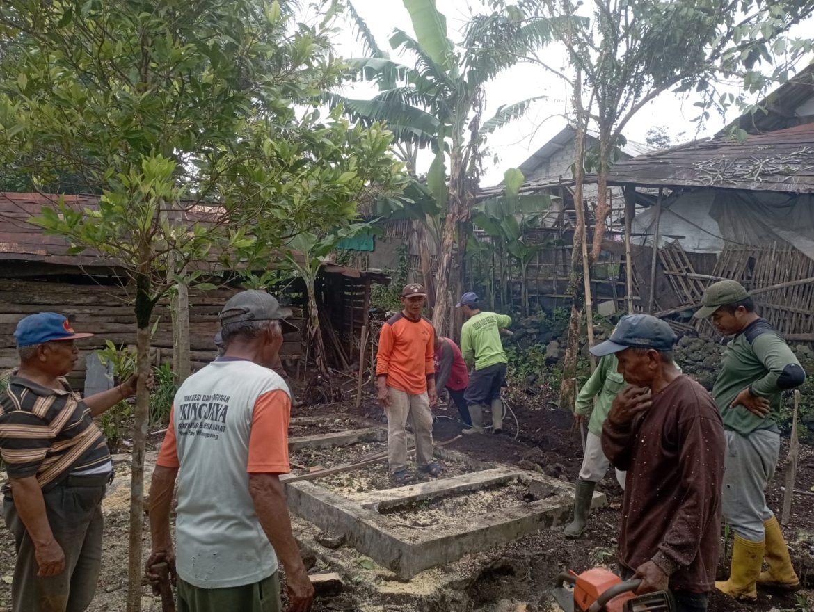 Makam Leluhur Yang Memiliki Garis Keturunan Terbanyak Di Desa Cikendung Mulai Dibangun