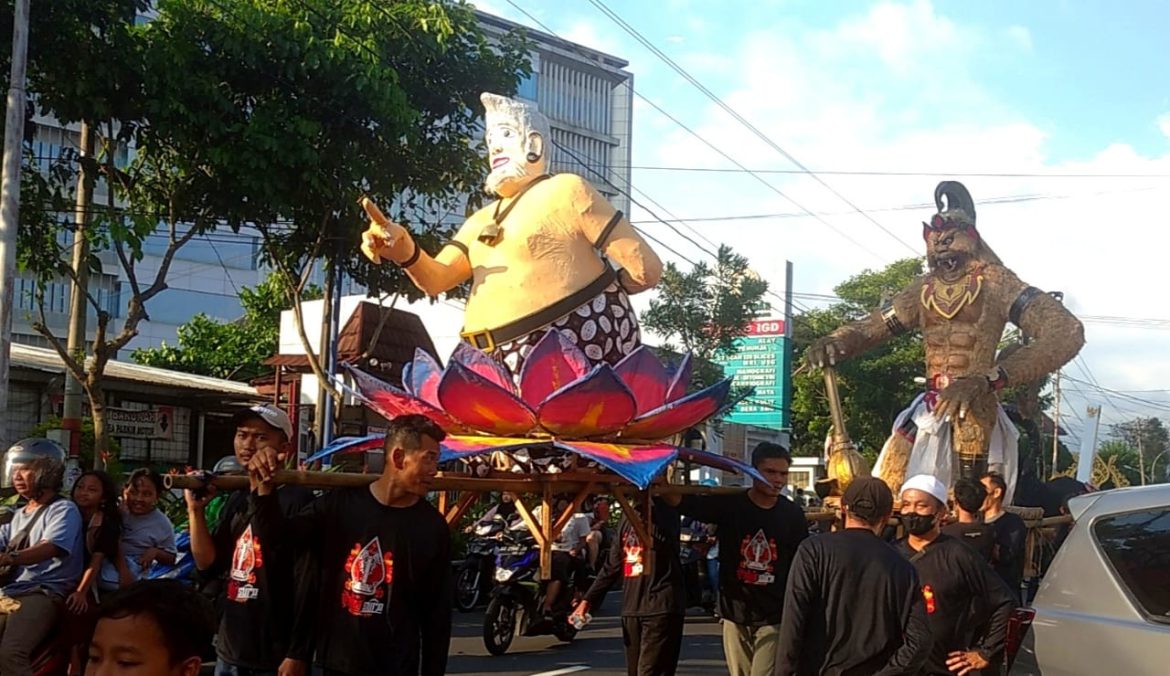 Kirab Budaya Grebeg Suro Gunung Tidar 2024 Sedot Penonton