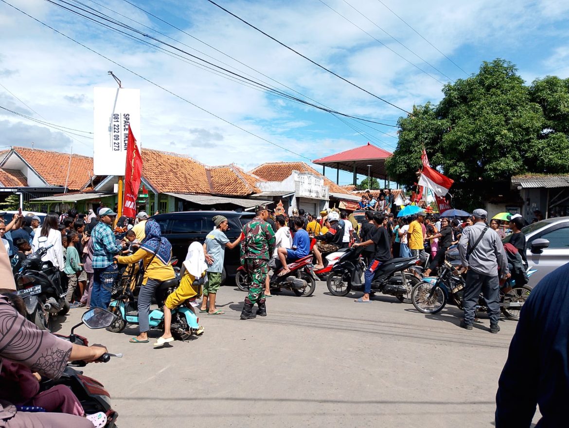 Sertu Warsito Babinsa Koramil 0620-03/Talun Monitoring Festival 1 Suro Cirebon Girang