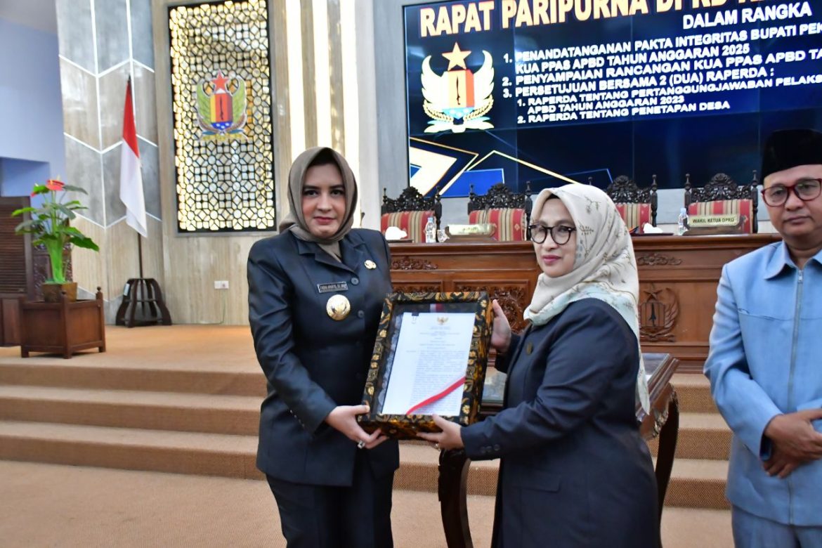Bupati Fadia Tanda Tangani Pakta Integritas Terkait KUA PPAS APBD Tahun Anggaran 2025