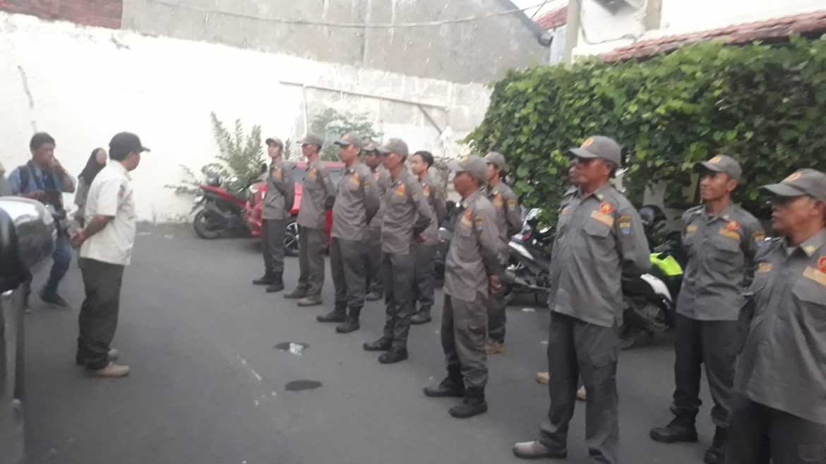 Satpol-PP Kota Cirebon Gelar Operasi Razia Penertiban Pengamen, Pengemis, dan Manusia Silver Dari Siang Hingga Malam