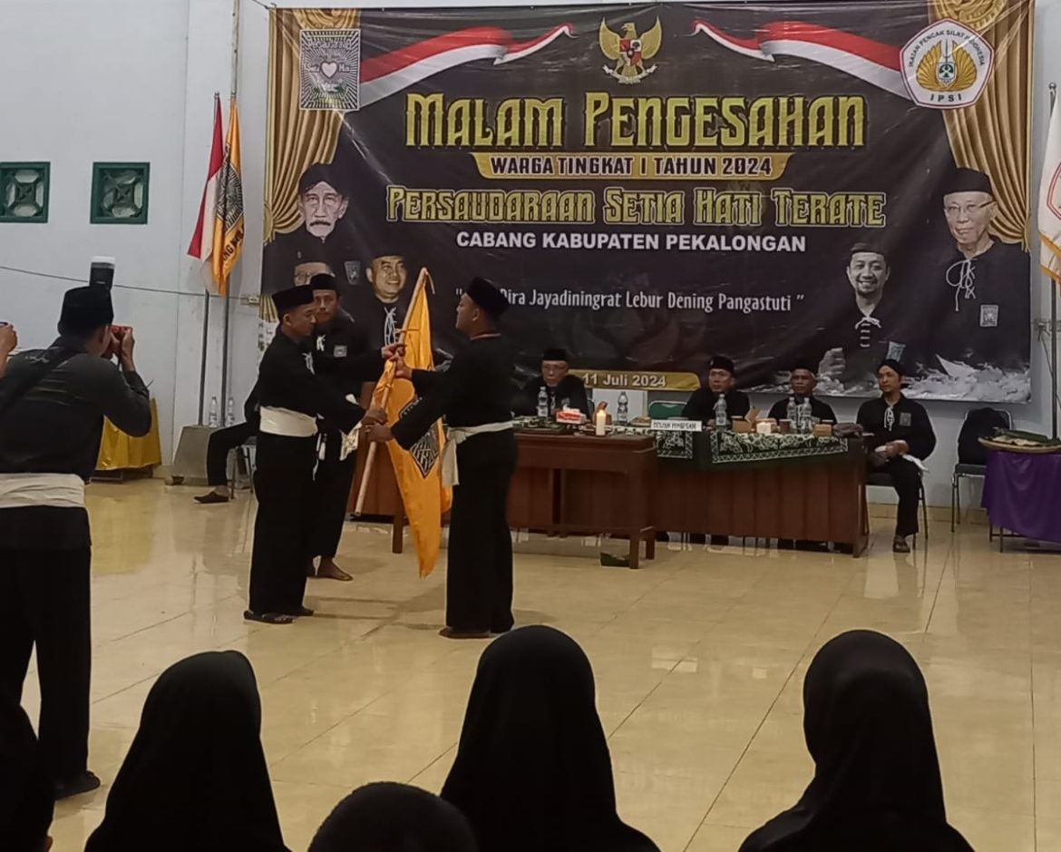 Puluhan Personil Polisi Dikerahkan dalam Pengamanan Malam Pengesahan Warga Tingkat I PSHT Kabupaten Pekalongan