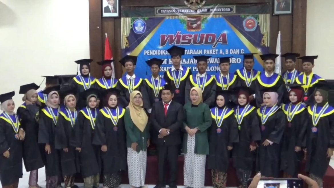 Wisuda Paket A, B, dan C PKBM Ki Hajar Dewantoro Pekalongan Tahun 2023/2024