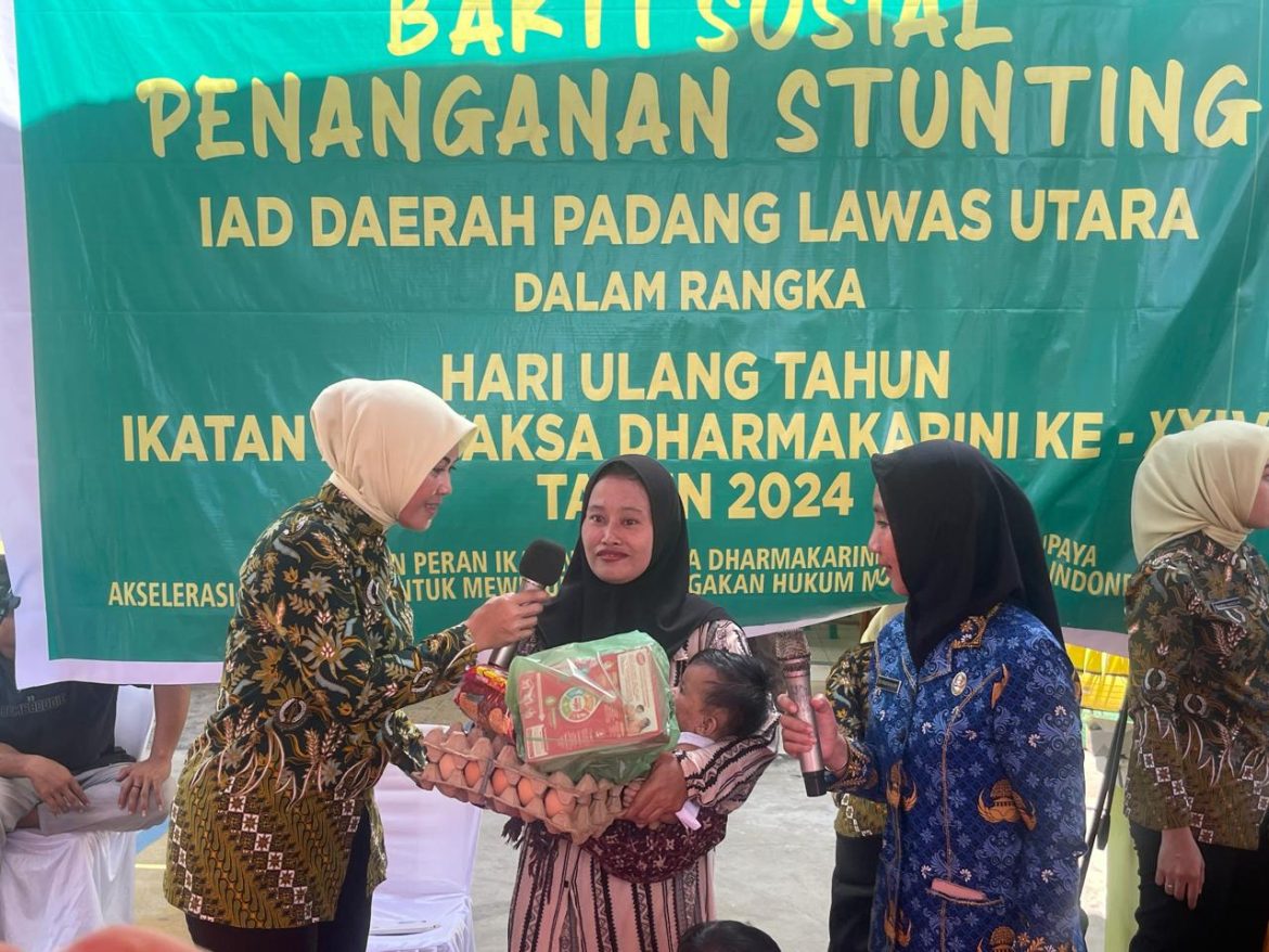 Rangka Hari Bhakti Adhyaksa Ke-64 Dan Hari Ulang Tahun Ikatan Adhyaksa Dharmakarini (IAD) Ke-24 Tahun 2024, Kejari Paluta Adakan Bakti Sosial Penanganan Stunting