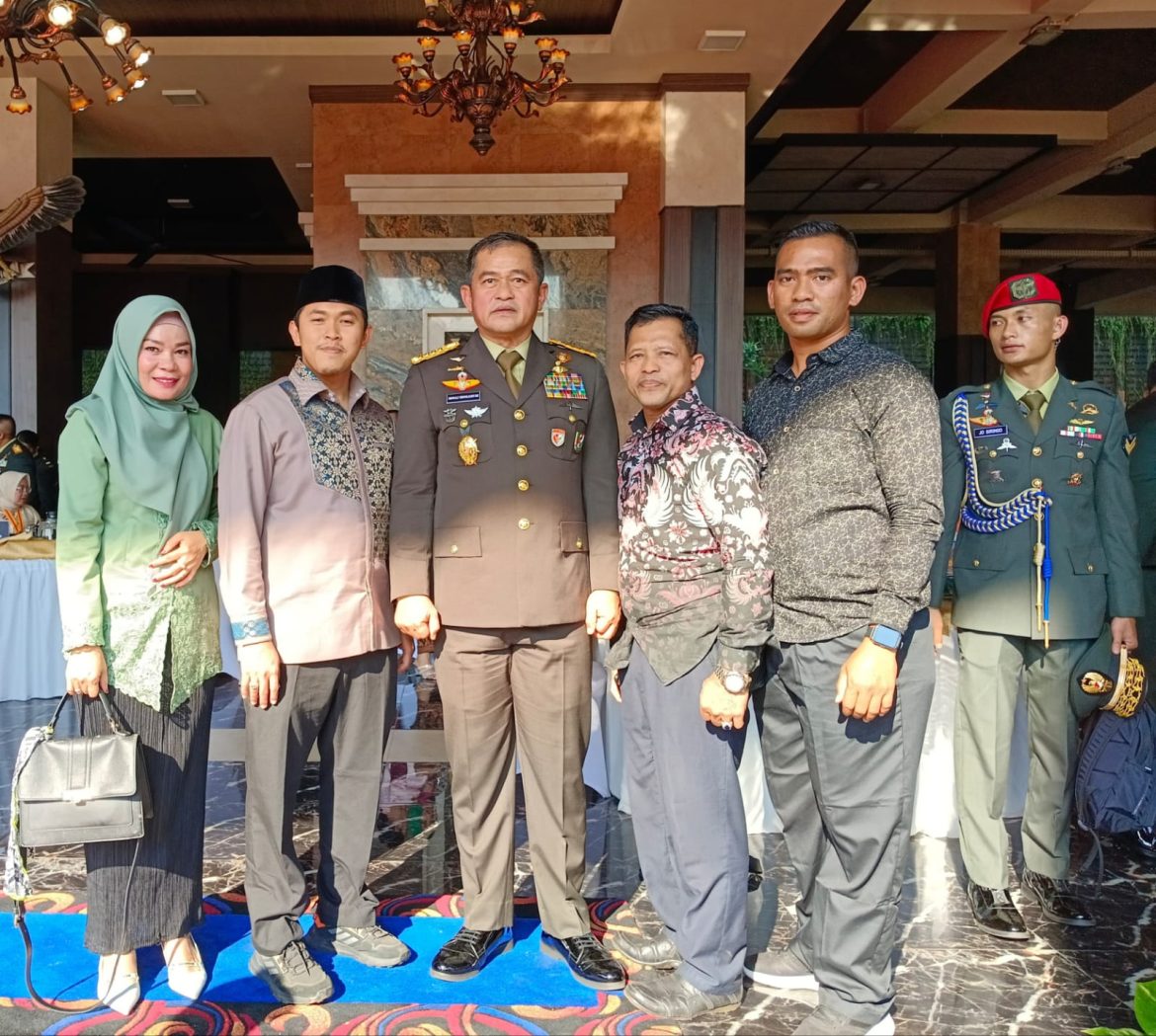 Pimpinan Ponpes Tahfidz Daarul Arifin ” Ustadz Songket ” Hadiri Upacara Tradisi Penerimaan Paja Abituren Akademi Militer (Akmil) Angkatan Darat Tahun 2024