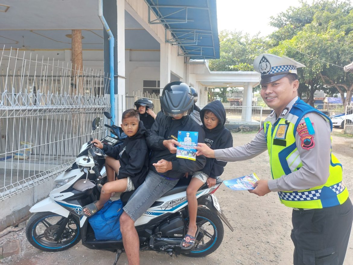 Satlantas Polres Pekalongan Sosialisasikan Operasi Patuh Candi 2024 di Kolam Renang Prima Graha Wisata Karanganyar