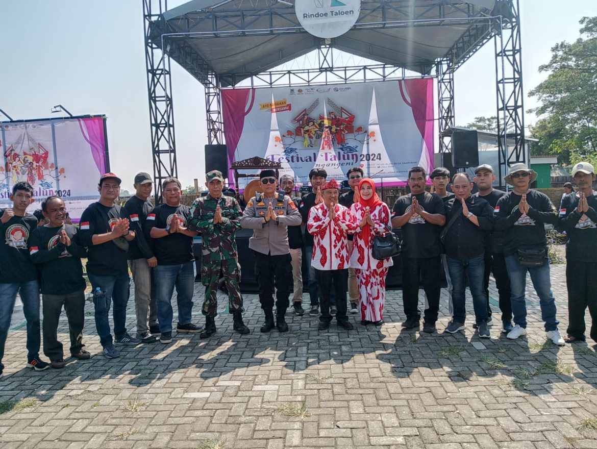 Ormas GMPK Bersama Polsek,Dan Koramil 0620-03/Talun Bersinergi amankan Jalannya Karnaval Festival Talun 2024