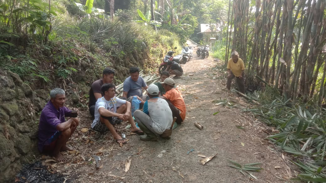 Heboh,, Jejak Jejak Peradaban Kuno di Bukit Arca Desa Cikendung Pulosari