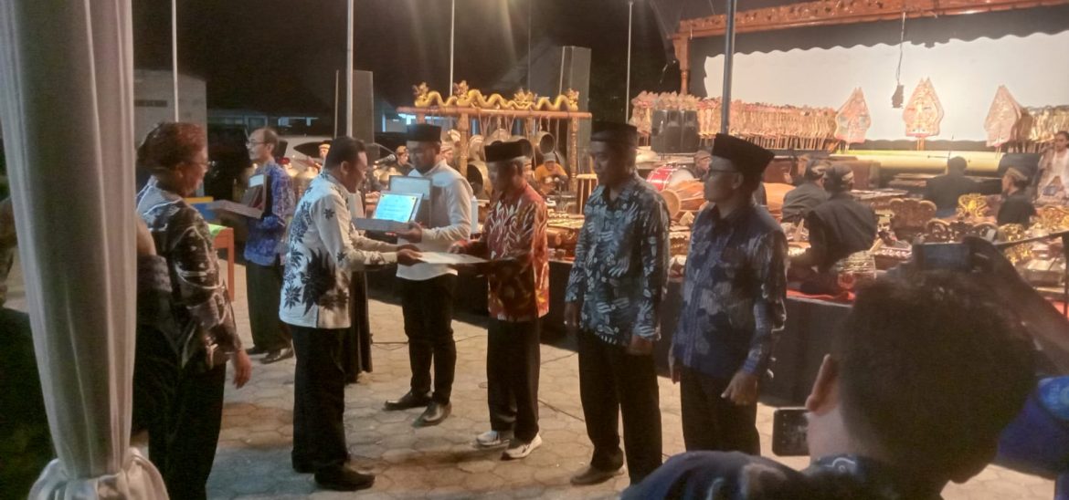 Malam Resepsi Hari Koprasi ke 77 Kab. Pemalang Dimeriahkan Pagelaran Wayang Kulit