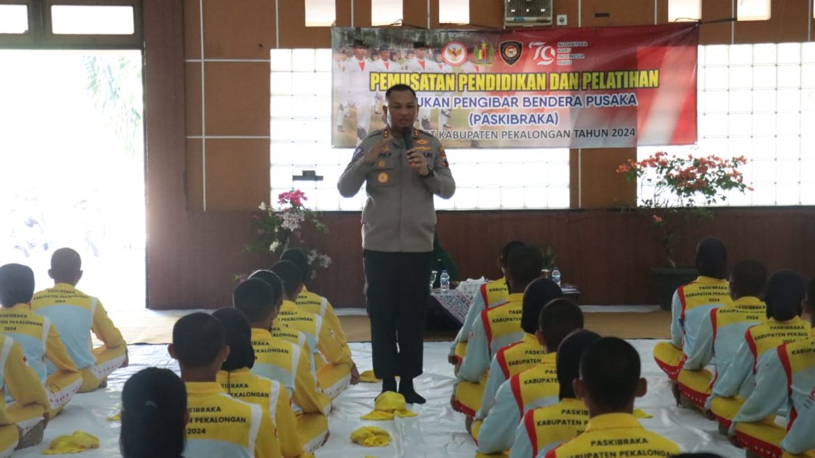 Berikan Pembekalan Kepada Paskibraka di Kabupaten Pekalongan, Ini yang Disampaikan Kapolres
