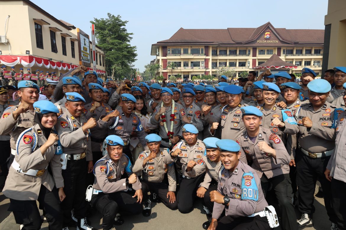 Penuh Haru Proses Pelepasan Irjen Pol Abdul Karim Dari Jabatan Kapolda Banten