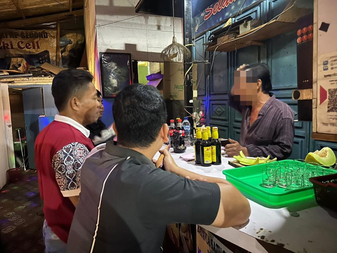 Sisir Warung dan Kafe di Beberapa Kecamatan, Polres Pekalongan Sita Ratusan Botol Miras