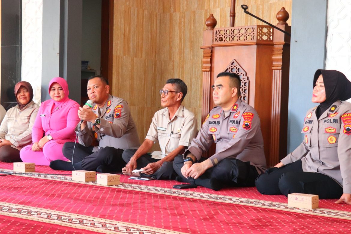 Kapolres Bersama Ketua Bhayangkari Cabang Pekalongan Hadiri Pertemuan Rutin Purnawirawan Polri