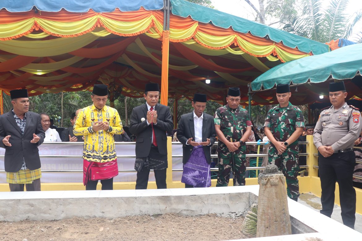Pj Bupati Paluta Patuan Rahmat Syukur P Hasibuan, S.STP., MM., menghadiri Peresmian Pemugaran Makam OP. Raja Gadu Mulia Tandang Hasibuan/Boru Parinduri