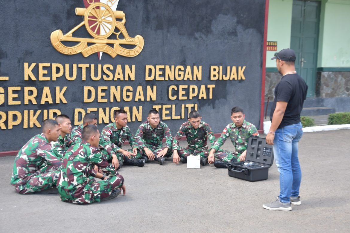 Ketua PWOIN Magelang Raya Bekali Materi Jurnalistik ke Penerangan Yonarmed 11 Kostrad