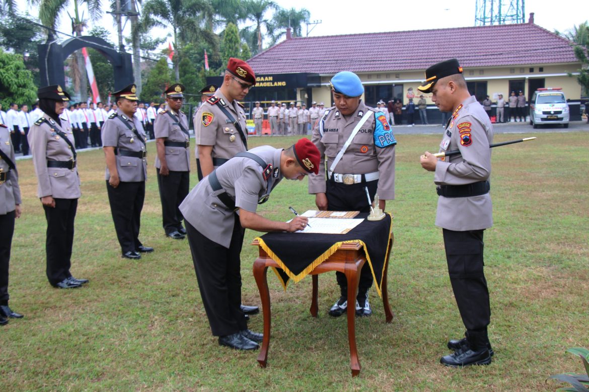 Polresta Magelang Laksanakan Upacara Sertijab dan Pengambilan Sumpah Jabatan 8 Perwira Polisi