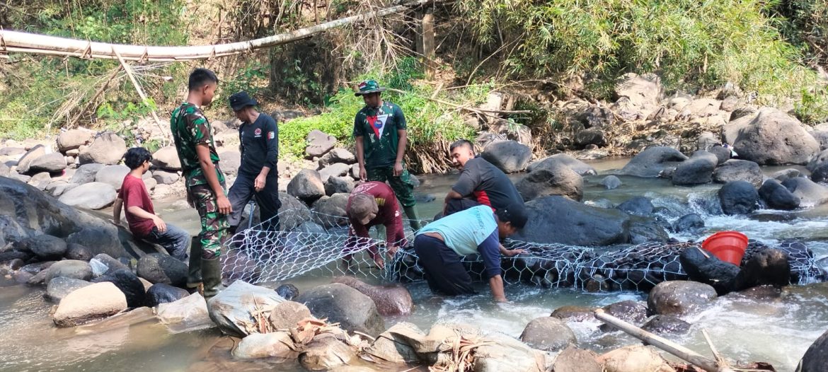 Naskah: Keseharian Satgas TMMD dan Masyarakat Desa