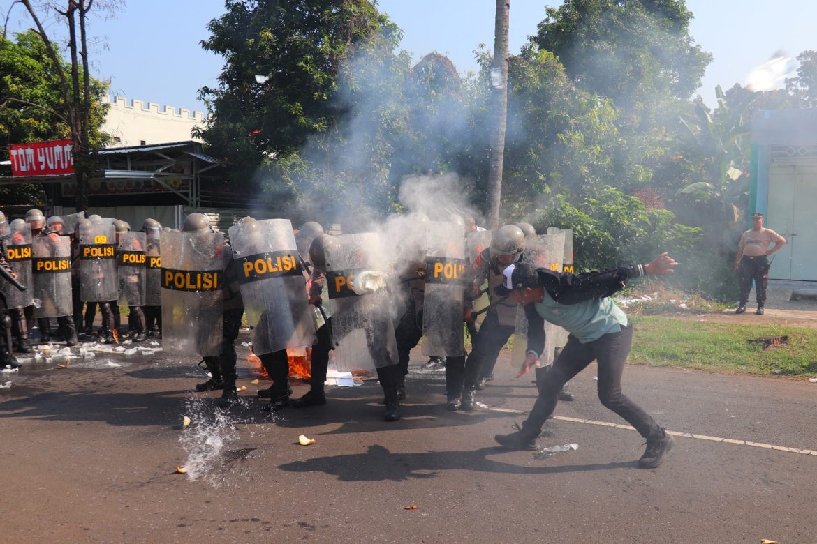 Jelang Pilkada Jateng 2024, Polres Pekalongan Gelar Latihan Sispamkota