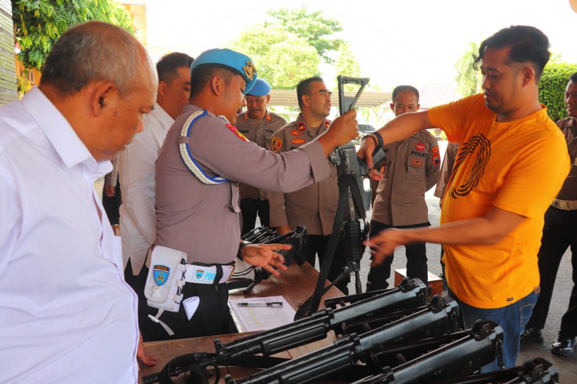 Propam Polres Pekalongan Cek Puluhan Senjata Api