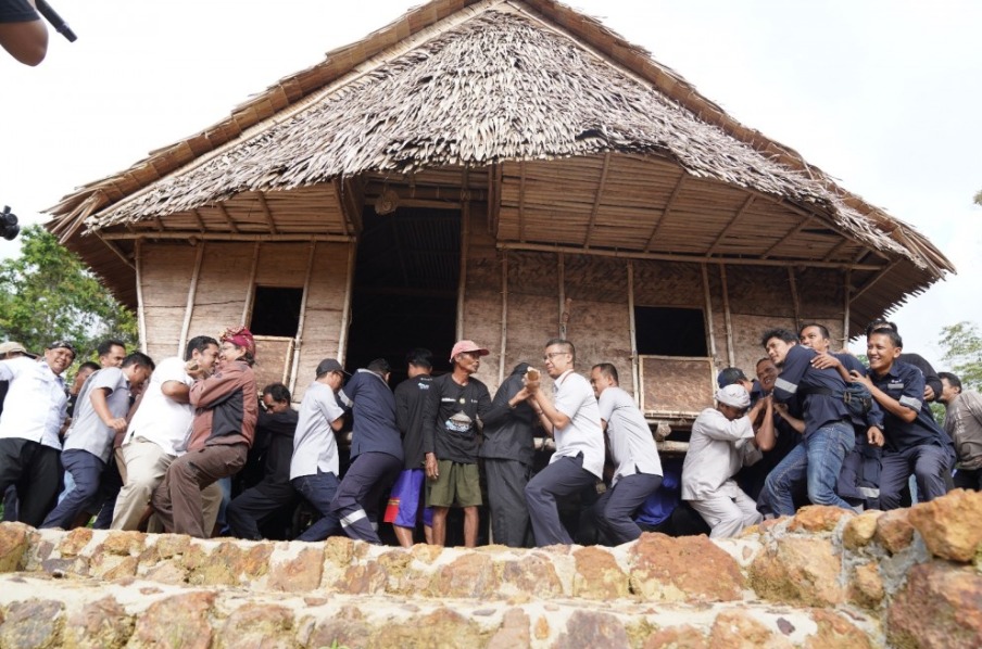 Harmoni dengan Adat Mapur: PT Timah Lestarikan Budaya dan Ekonomi Lokal