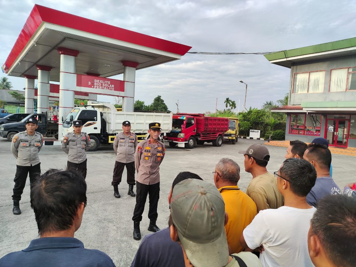 Tindak Lanjut Dari Laporan masyarakat , Kapolsek Pemali pimpin langsung kegiatan penertiban dan pemberian himbauan.