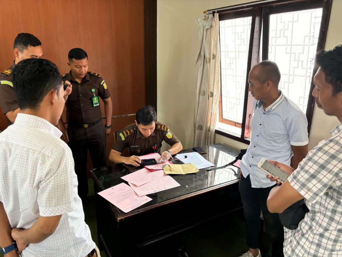 Polda Sulteng Serahkan Kurir Sabu 15 Kg Warga Marawola Kepada Kejari Palu