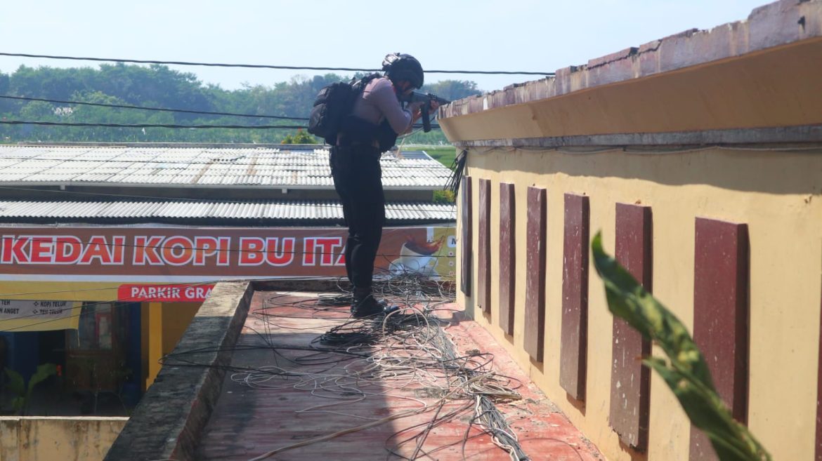 Tingkatkan kesiapsiagaan Anggota, Polres Pekalongan Gelar Pelatihan Sispam Mako