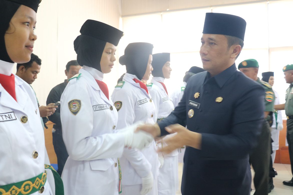 Jelang HUT RI ke-79 Tahun 2024 Pj Bupati Paluta Patuan Rahmat Syukur P Hasibuan S.STP.,MM., Kukuhkan 45 Orang Anggota Paskibraka 