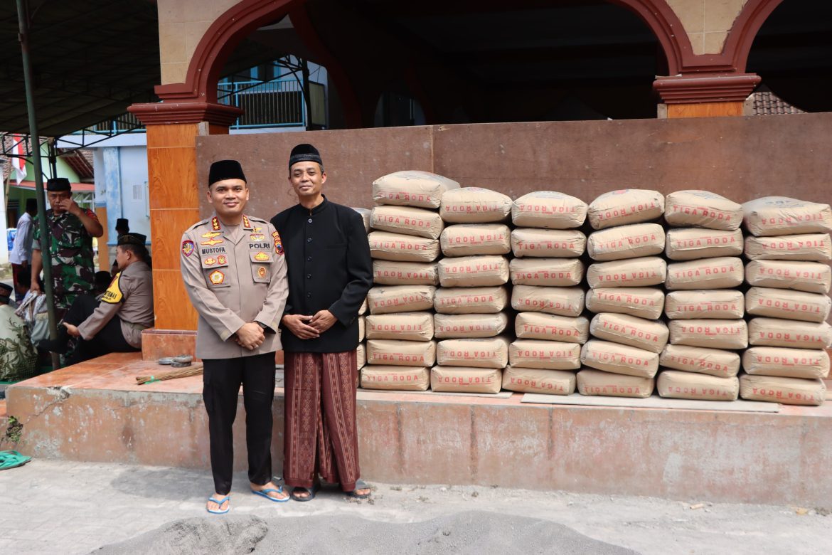 Pembangunan Masjid Ash-Shiddiqi Wonokerto berlangsung, Kapolresta Magelang Sumbang Semen