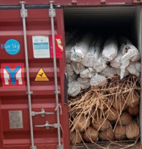 *8 Bok Kontiner Rotan Ilegal di bongkar Bea Cukai Secara Tertutup Ada Apaya!!*