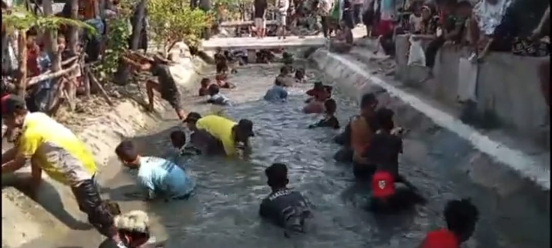 Tanpa Dukungan Dari Kepala Desa,Warga RT. 04 dan 05 Dukuh Kesesi Kota,Sukses adakan Lomba Tangkap Ikan. 