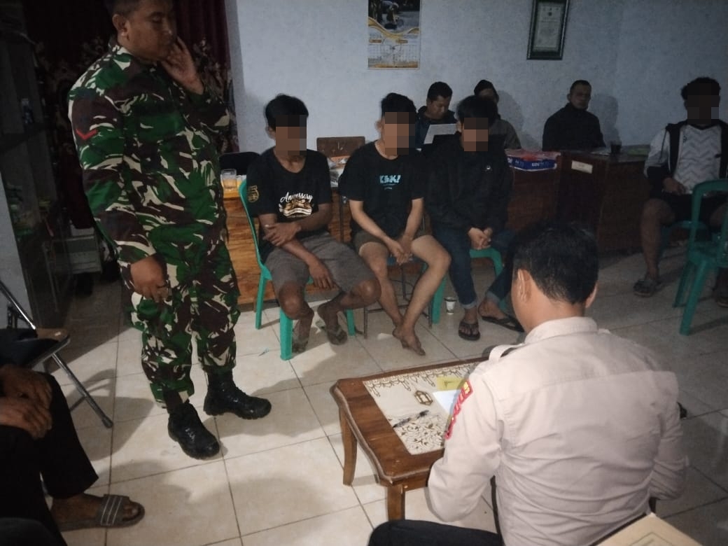 Melalui Problem Solving, Bhabinkamtibmas dan Babinsa Lebakbarang Selesaikan Masalah Terkait Kesalahpahaman dan Bullying