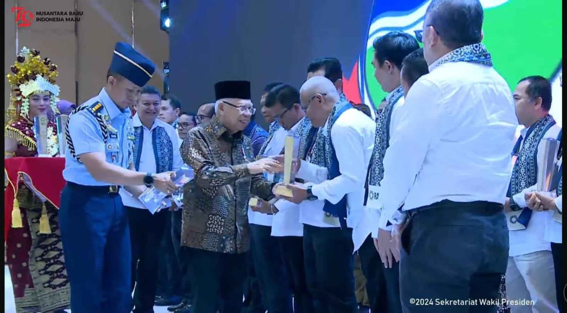 Wapres Ma’ruf Amin Serahkan Penghargaan RAN PE 2024 kepada Pemkab Garut