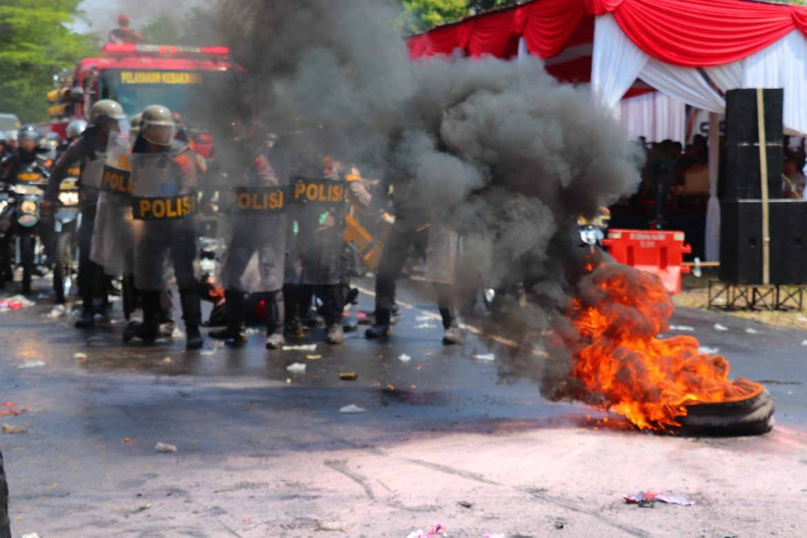 Geruduk Kantor KPU Kabupaten Pekalongan, Ratusan Massa Dihalau Polisi
