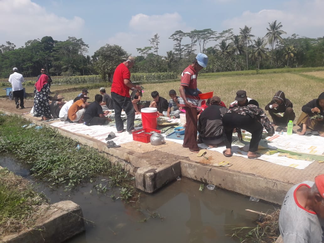 Shafaran Poktan Sido Mukti Dusun Setan, Berlangsung di Tengah Sawah