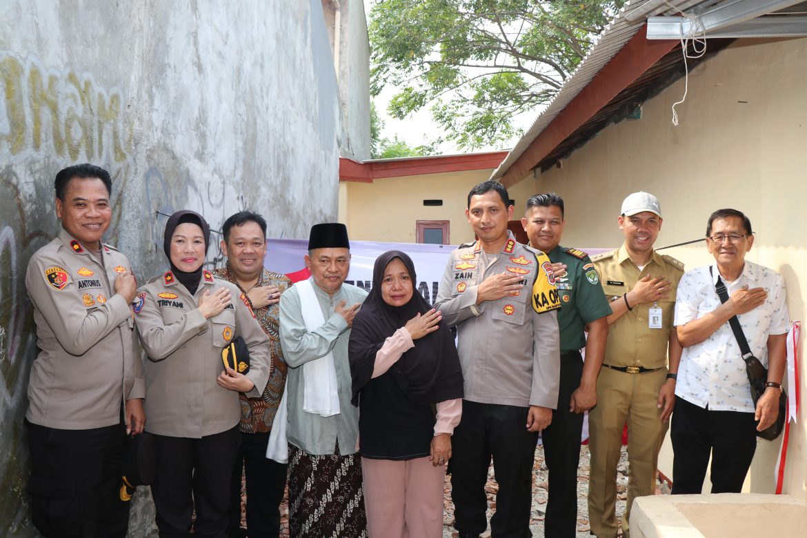 35 Hari Rampung, Kapolres Serahkan Kunci Rumah Warga Karawaci Pasca Dibedah
