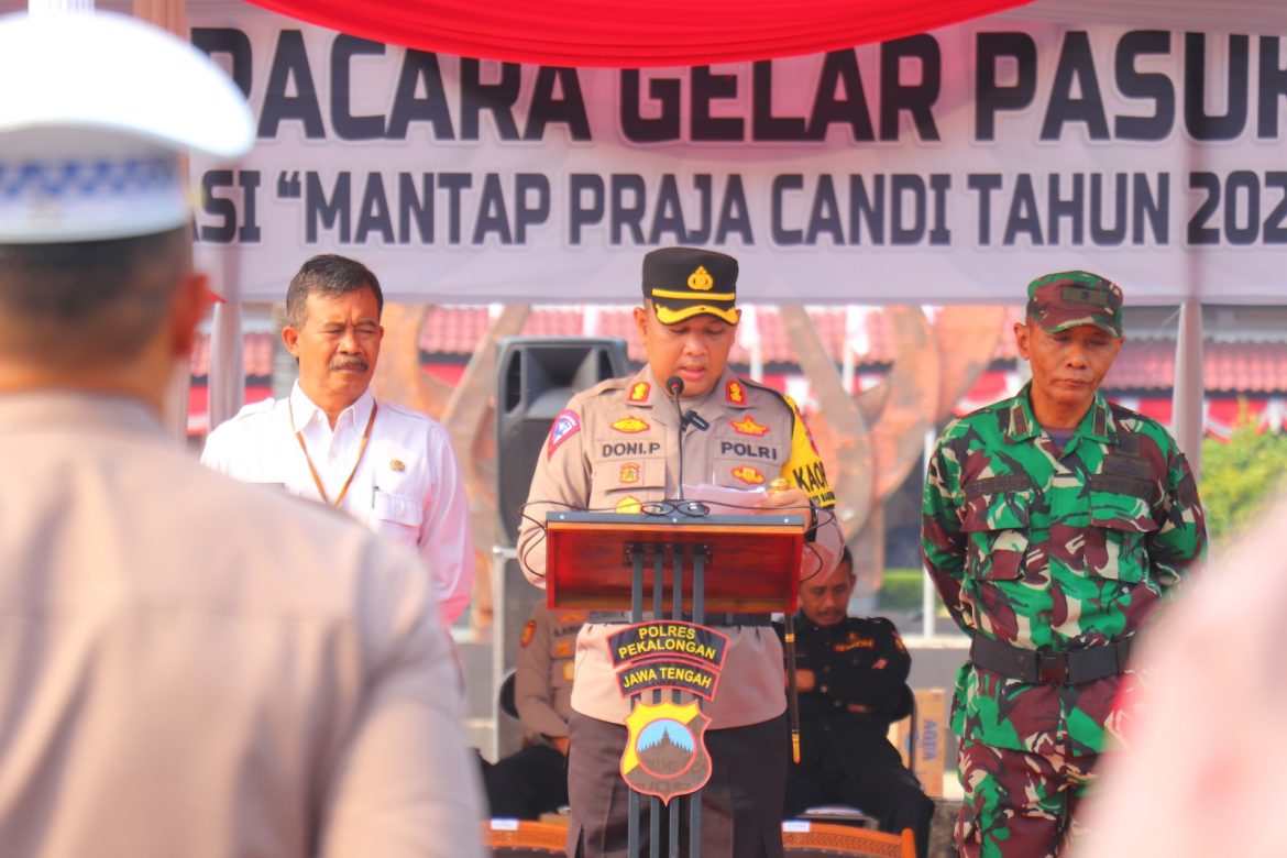 Kapolres Pekalongan Pimpin Upacara Gelar Pasukan Operasi Mantap Praja Candi 2024-2025