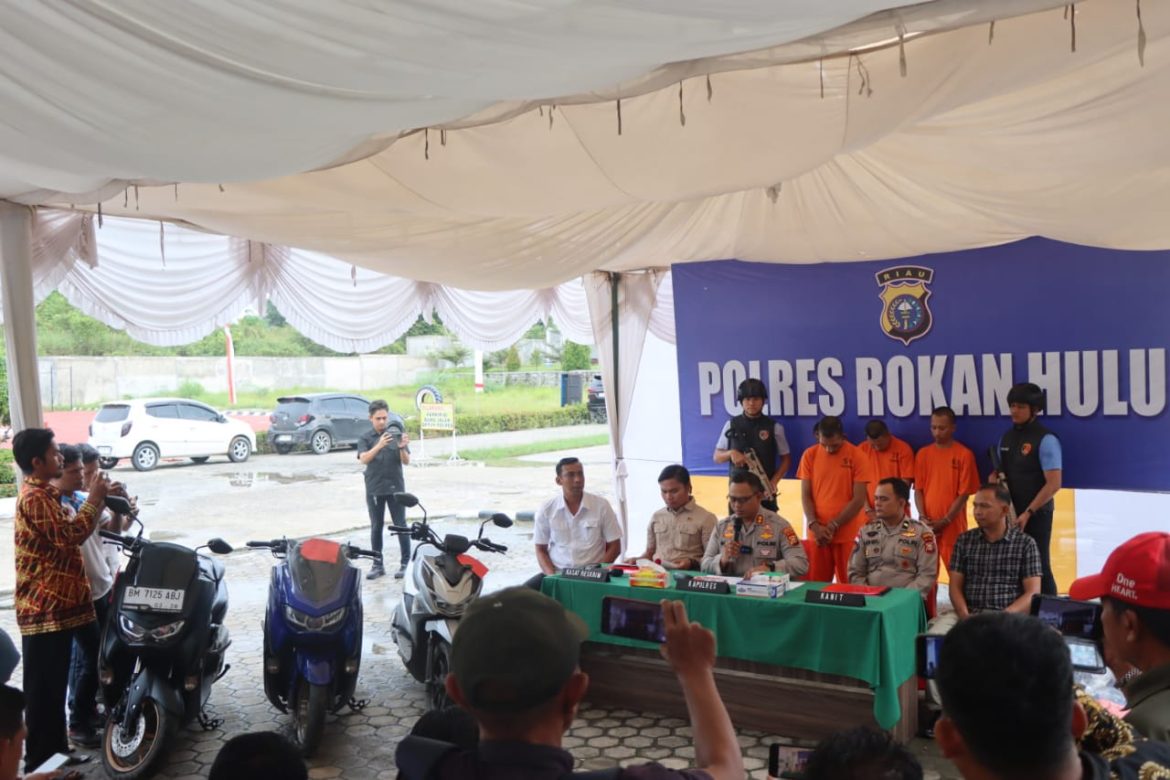Tiga Kasus Menonjol Diungkapkan Personil Sat Reskrim Polres Rohul, Kapolres AKBP Budi Pimpin Konferensi Pers