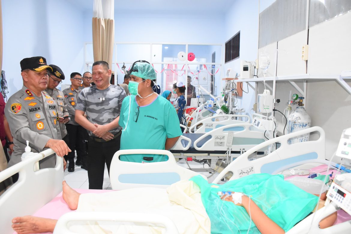 Kapolda Sulteng Jenguk Korban di Rumkit Bhayangkara, Prihatin Unjuk Rasa Menolak Revisi UU Pilkada Ricuh