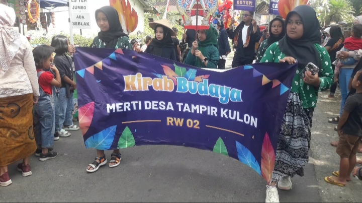 Pemdes Tampir Kulon Gelar Tasyakuran Merti Desa dan Kirab Budaya 