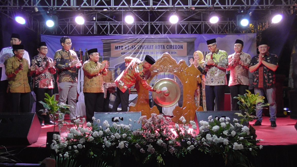 Dandim 0614/Kota Cirebon Hadiri dan Sekaligus Pemukul Gong Pembukaan MTQ Ke- 56 Tingkat Kota Cirebon Tahun 2024.