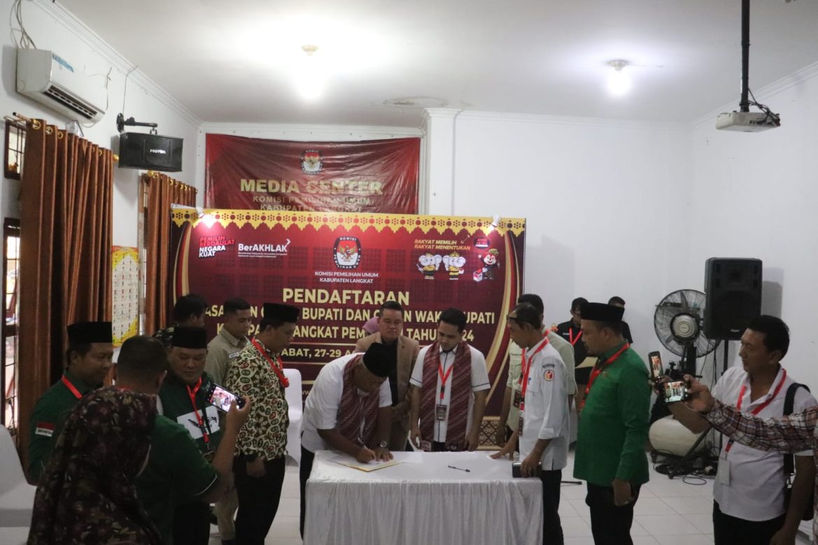 Polres Langkat Laksanakan Pengamanan di Hari Kedua Pendaftaran Bakal Calon Bupati dan wakil Bupati Langkat.