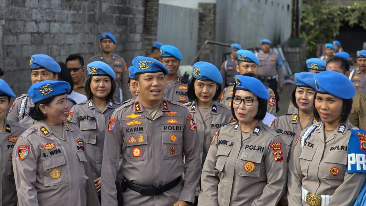 SASAR TPS 3 R PAKU SARI PEMOGAN, KADIV PROPAM POLRI GANDENG POLWAN GELAR BHAKTI SOSIAL