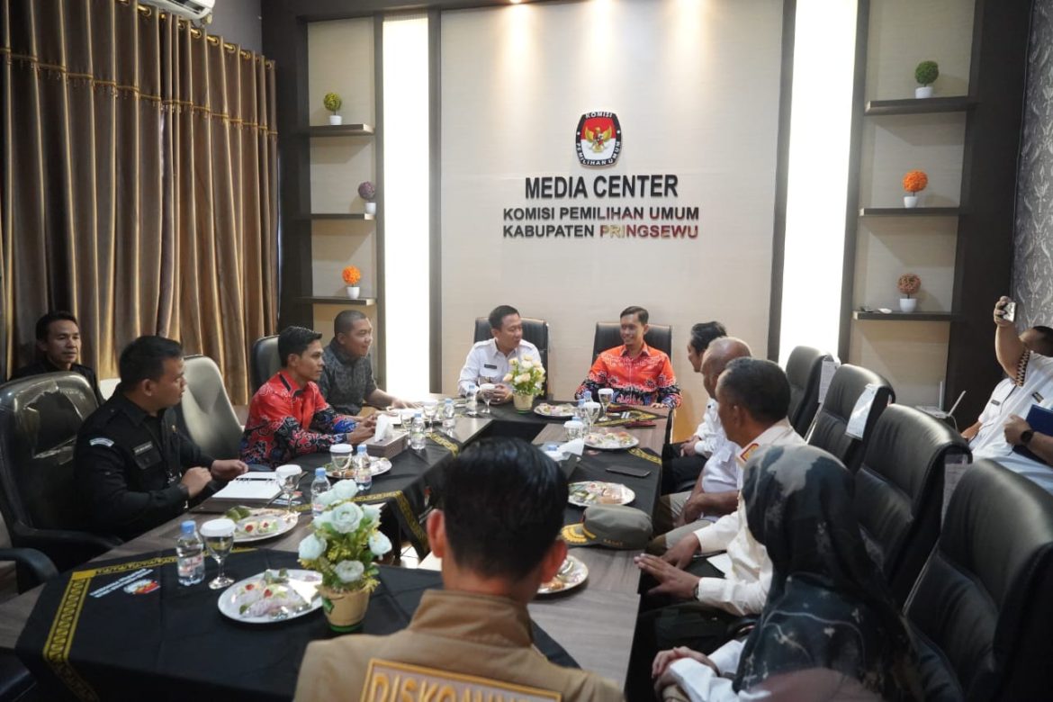 Pj. Bupati Pringsewu Tinjau Kesiapan Pilkada 2024 ke KPU Kabupaten Pringsewu