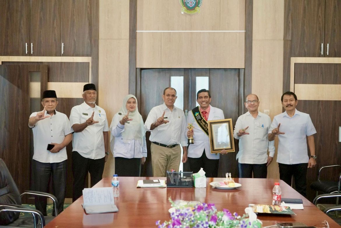 Pj. Bupati Langkat Apresiasi dr. Agus Salim sebagai Tenaga Medis Teladan Nasional