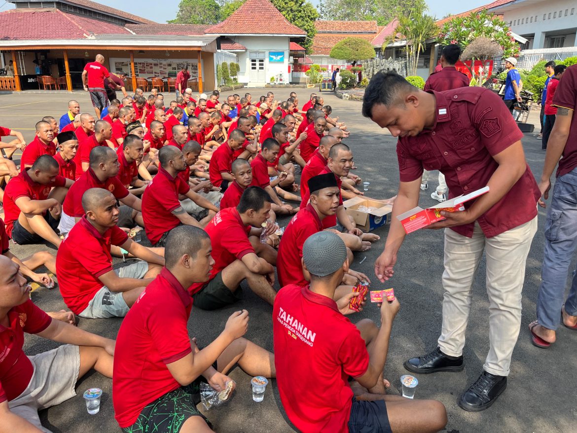 Tingkatkan Kesehatan dan Kebugaran Tahanan, Lapas Pemuda Tangerang Laksanakan Senam Bersama dan Bagikan Vitamin