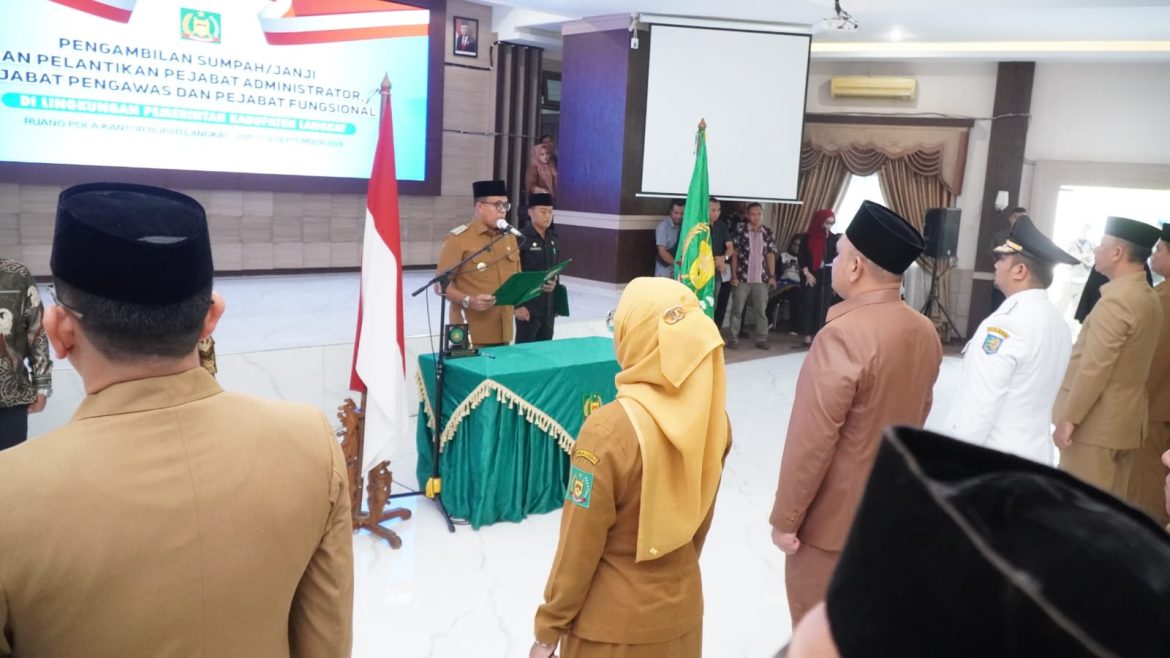 Pj. Bupati Langkat Faisal Hasrimy Lantik Pejabat Administrator dan Pengawas.