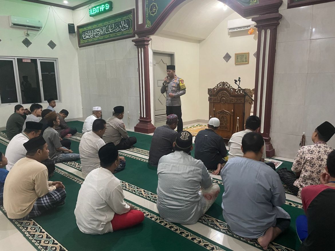 Polri Hadir ditengah Masyarakat, Dirbinmas Polda Banten Laksanakan Commander Wish Subuh Keliling